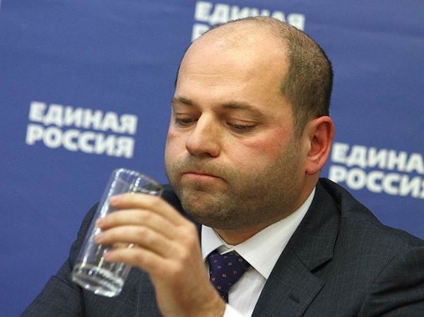 Посоветовавший россиянам меньше есть свердловский депутат стал невыездным из-за долгов