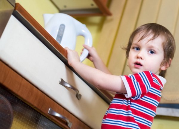 С чем связаны ожоги у детей в холода?