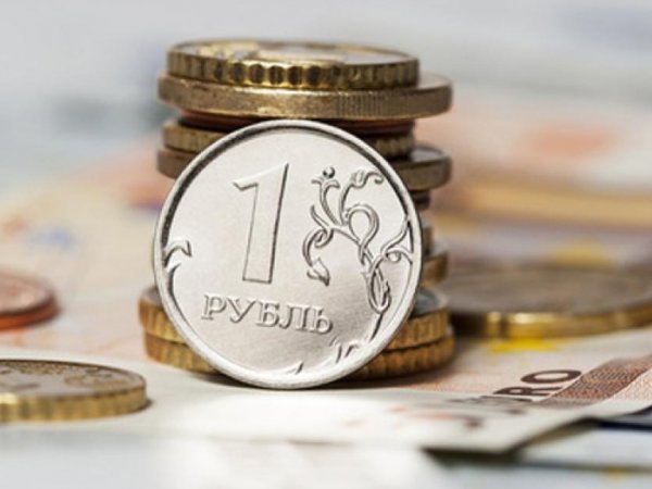 Курс доллара на сегодня, 22 октября 2015: эксперты считают, что рубль может укрепиться после новогодних каникул