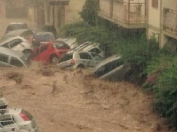 Наводнение во Франции 2015 унесло жизни 16 человек (видео)