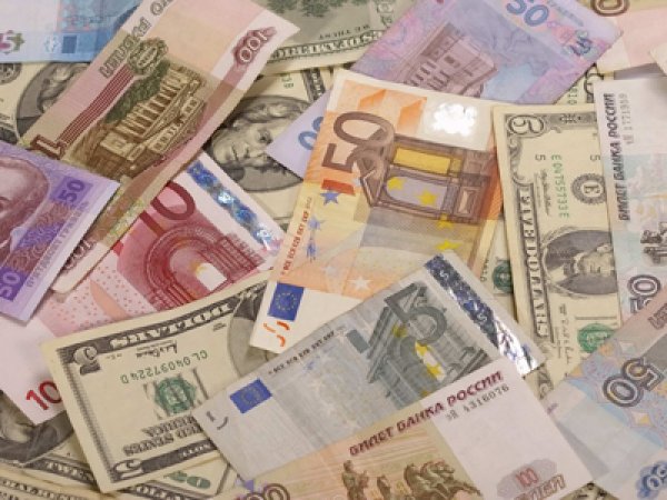 Курс доллара на сегодня, 5 октября 2015: эксперты рассказали, когда покупать валюту к новогодним поездкам за рубеж