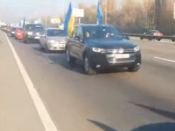 "Автомайдан" взял дом Порошенко в блокаду