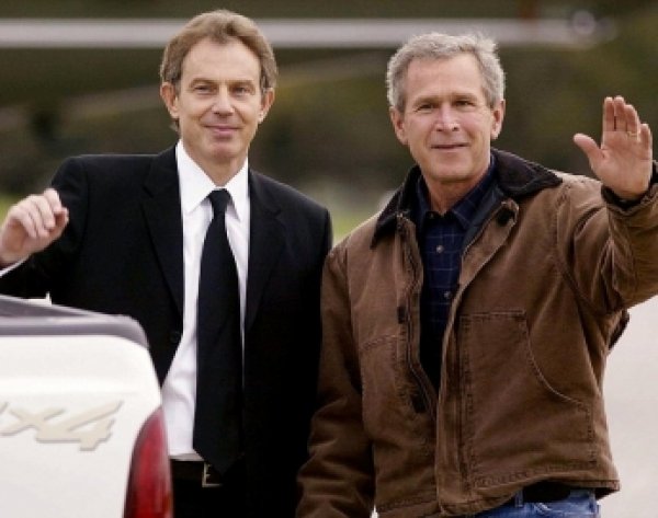 ИноСМИ: Тони Блэр и Джордж Буш-младший за год до вторжения в Ирак договорились о начале военных действий