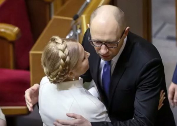 СМИ: Яценюк обвинил Тимошенко в сексуальных домогательствах