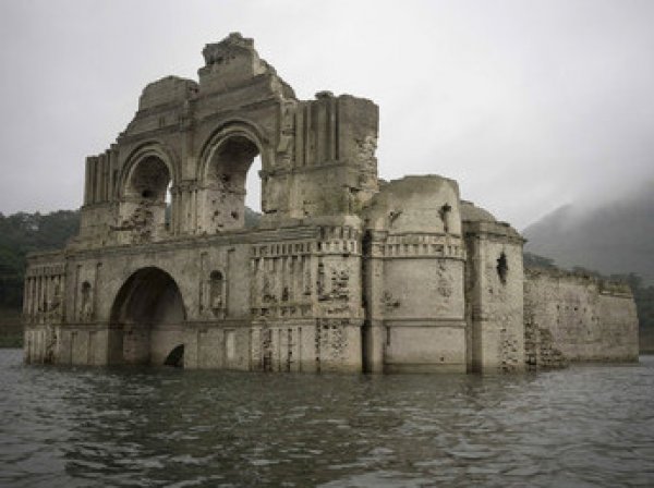 В Мексике всплыла затопленная церковь XVI века
