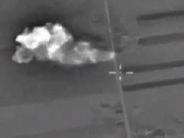 Минобороны РФ показало видео бомбардировок Су-24 по базе ИГИЛ в Сирии