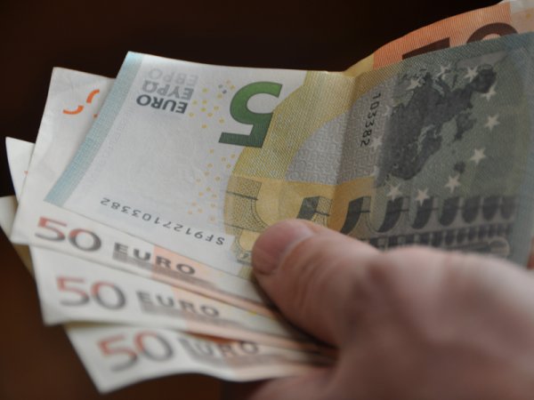 Курс доллара на сегодня, 18 ноября 2015: официальный курс евро опустился ниже 70 рублей