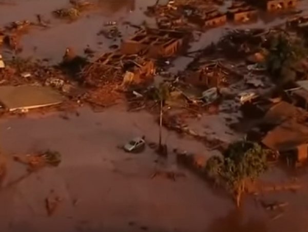 В Бразилии при обрушении дамбы погибли 17 человек