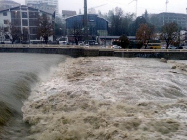 Наводнение в Сочи 11 ноября 2015: часть микрорайонов оказалась под водой (видео)