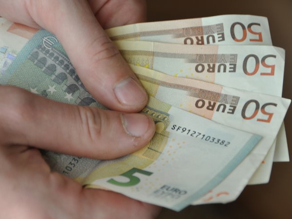 Курс доллара на сегодня, 12 ноября 2015: Банк России повысил курсы доллара и евро на четверг
