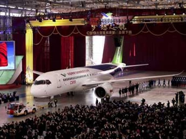 Китай показал свой первый пассажирский самолёт С919
