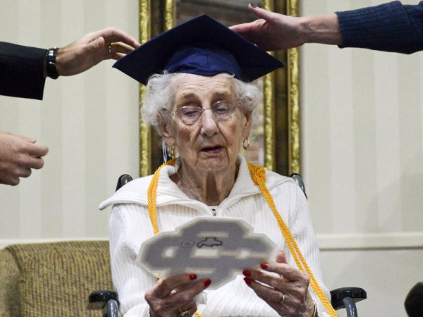 97-летняя американка получила диплом о среднем образовании