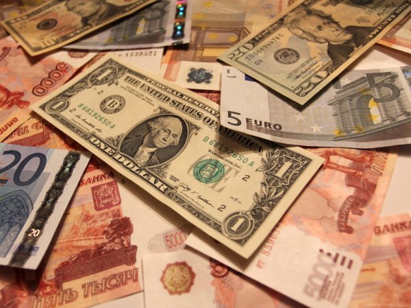 Курс доллара на сегодня, 13 ноября 2015: эксперты заявили, что рубль демонстрирует месячный минимум