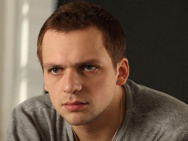 Алексей Янин, последние новости: актёра доставили в Москву после лечения в Германии