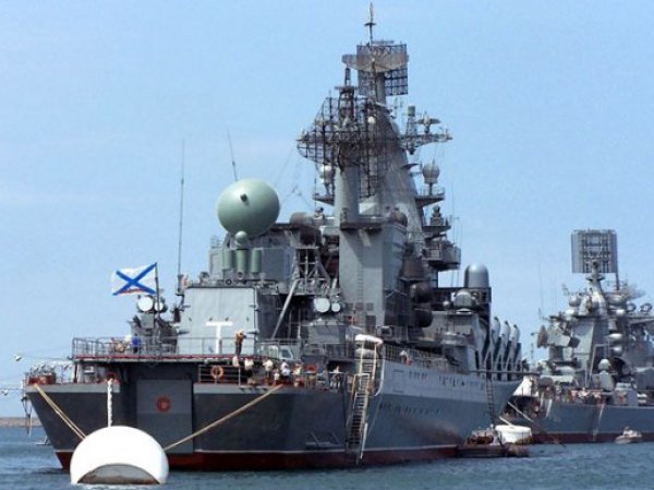 СМИ: турецкие подлодки следят за российским крейсером