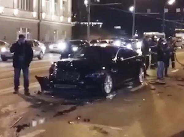 Авария в Москве на Крымском мосту 3 ноября: 19-летний сын бизнесмена на "Порше" протаранил 7 авто (видео)