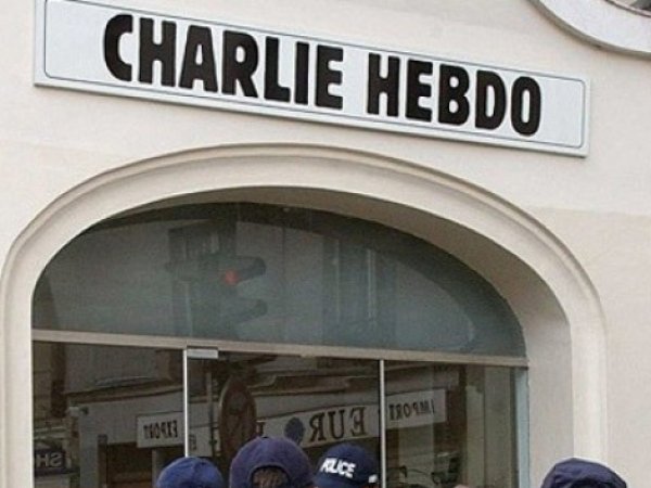 Карикатуры "Шарли Эбдо" на упавший самолет: Главред Charlie Hebdo ответил на обвинения Кремля в кощунстве