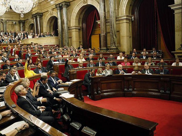 Парламент Каталонии принял резолюцию о начале выхода из Испании