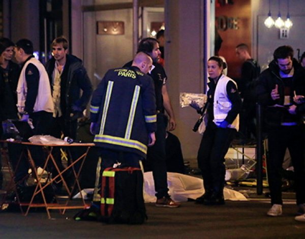 Стрельба и взрывы в Париже 14.11.2015: не менее 60 погибших (видео)