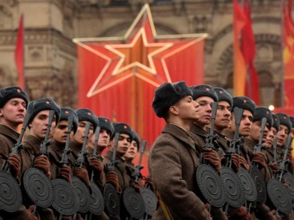 Парад на Красной площади 7 ноября 2015 года: в Москве ограничат движение (ВИДЕО)