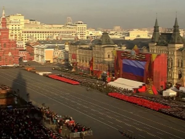 В Москве прошёл парад в честь легендарного марша 7 ноября 2015