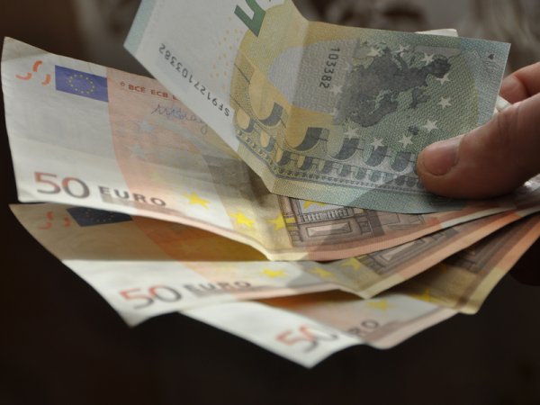 Курс доллара на сегодня, 24 ноября 2015: официальный курс евро подобрался к 70 рублям