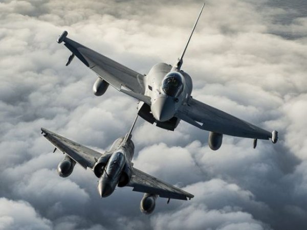 Франция нанесла авиаудар по позициям ИГИЛ в Сирии впервые после терактов в Париже
