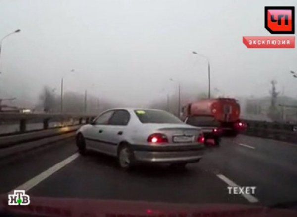 Авария в Москве с 20-ю машинами попала на видео