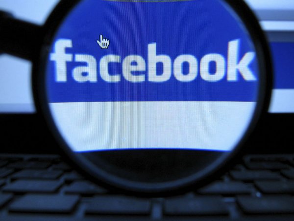 Россияне нашли функцию поиска человека по номеру телефона в Facebook