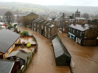 Сильное наводнение в Англии оставило без света 10 тысяч домов