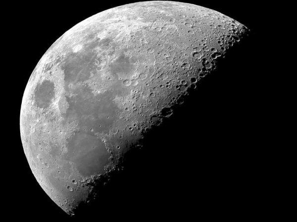 СМИ: Роскосмос отказался строить базу на Луне