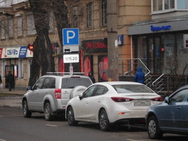 Власти Москвы сохранили бесплатную парковку по праздникам и выходным
