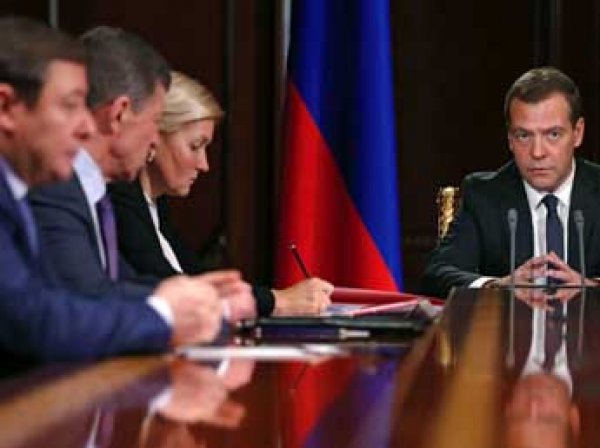 Медведев ввел экономические меры против Украины с 1 января 2016