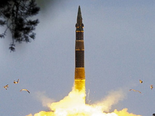 Минобороны запустило межконтинентальную ракету "Тополь"