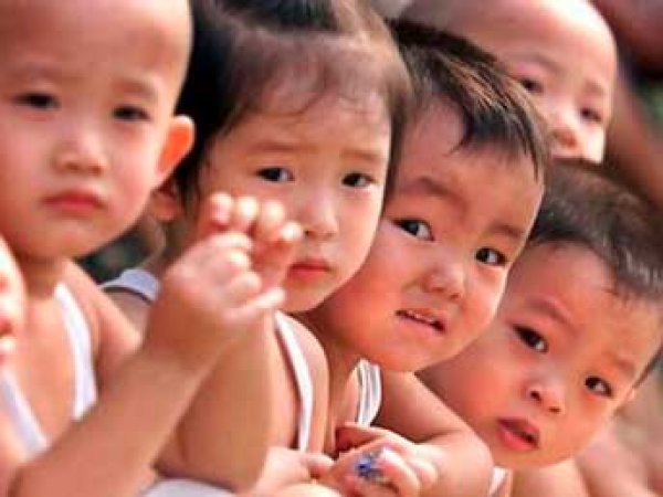 В Китае одобрен закон, разрешающий китайцам иметь двух детей