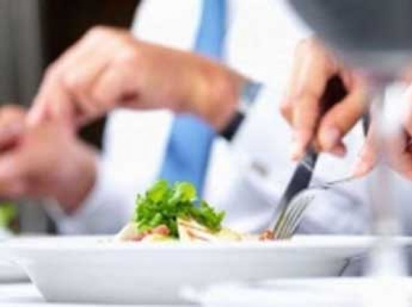 Ученые доказали, что совместные обеды с коллегами повышают продуктивность работы