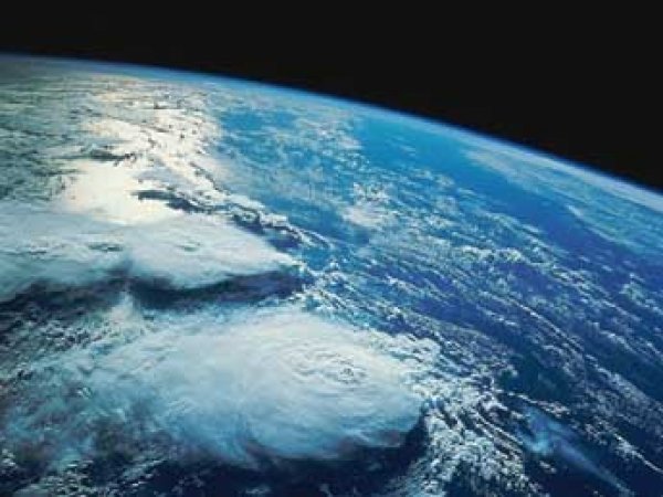Космонавты МКС опубликовали фото Земли в изумрудном сиянии