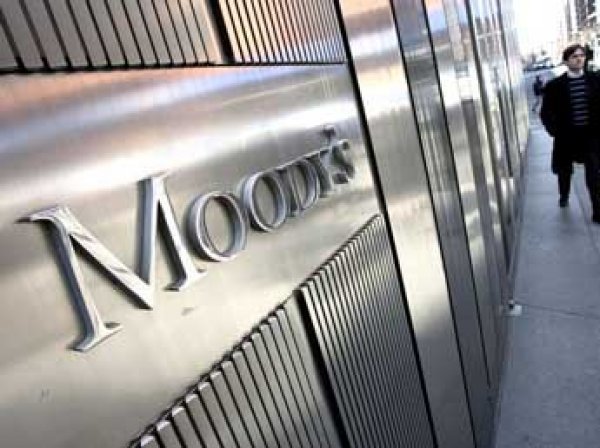 Moody’s изменил прогноз по гособлигациям России до «стабильного»