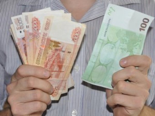 Курс доллара и евро на сегодня, 25 декабря 2015: курс евро упал на 1,5 рубля