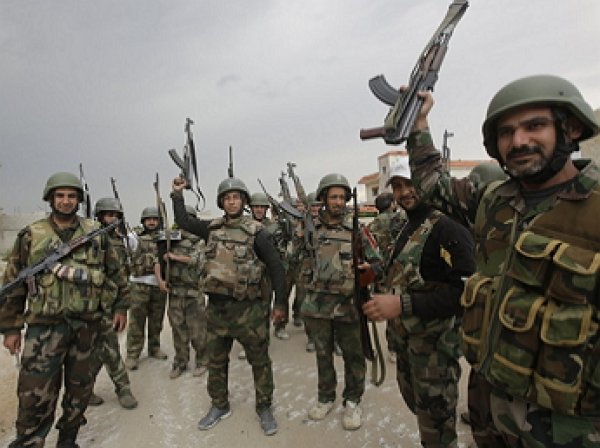 Армия Асада вынудила боевиков ИГИЛ сдаваться в плен десятками