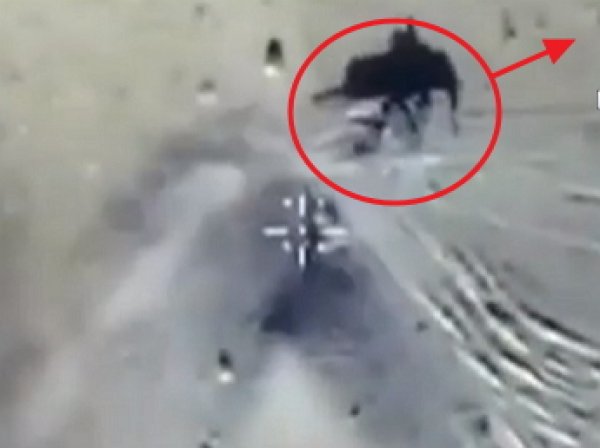 Минобороны опубликовало видео попытки побега танка ИГИЛ от ВКС РФ