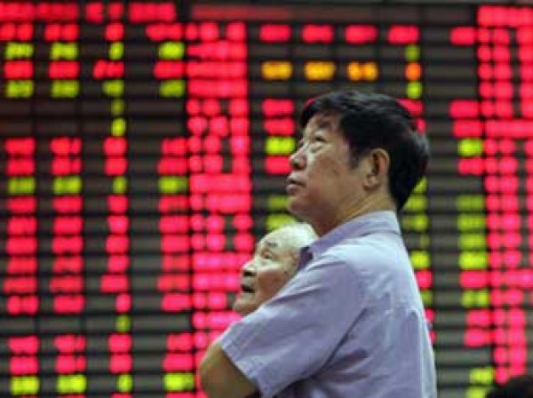 Китайские биржи встали после резкого падения индексов