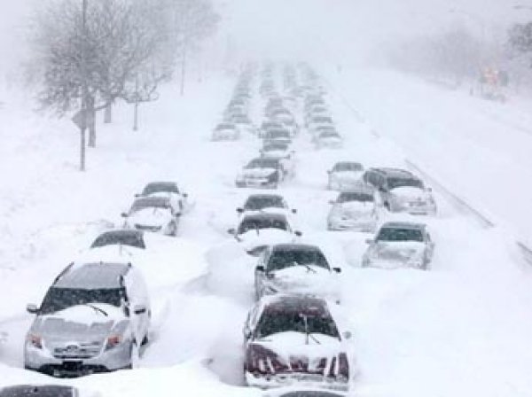 В США сильный снегопад стал причиной почти 1000 ДТП, погибли 10 человек