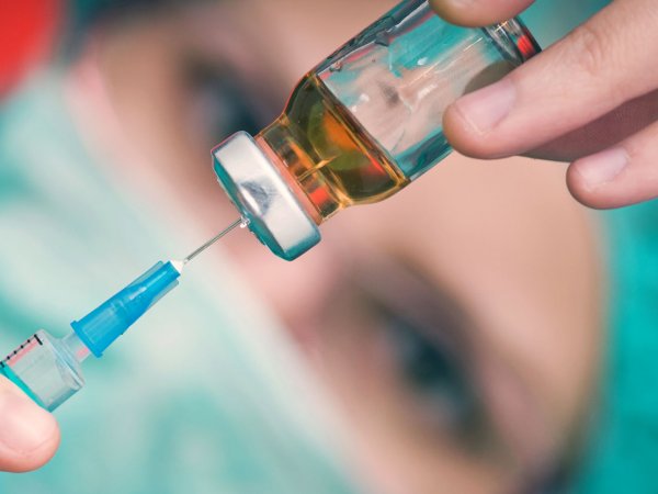 Названа стоимость дозы вакцины против Эболы