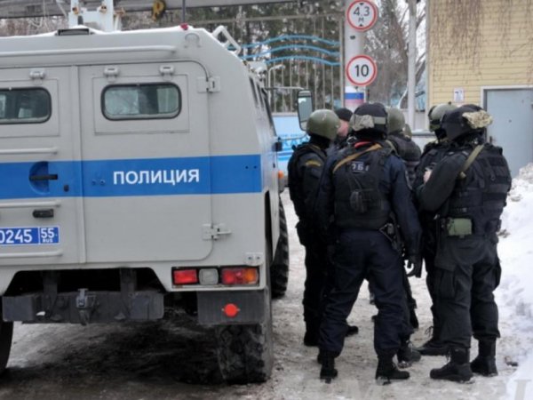 Житель Омска взял в заложники пятерых детей — СМИ