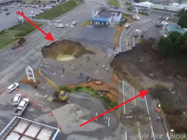 Беспилотник заснял гигантский обвал посреди дороги в штате Орегон