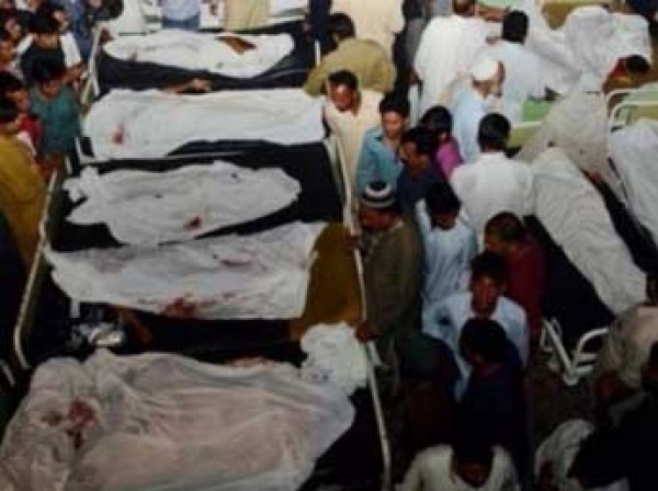 Террористы взорвали медцентр в Пакистане: 15 погибших
