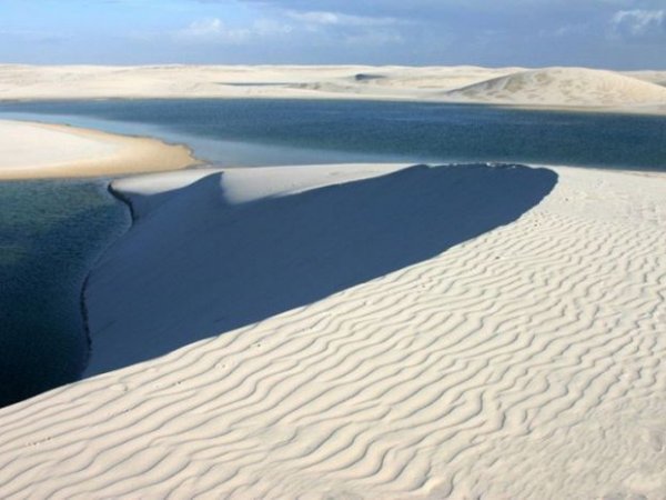 Посреди пустыни в Тунисе за сутки образовалось озеро