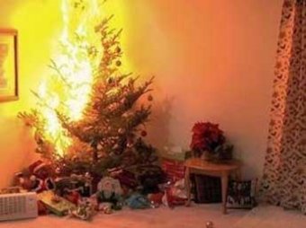В Красноярском крае 2 девочки погибли из-за загоревшейся елки