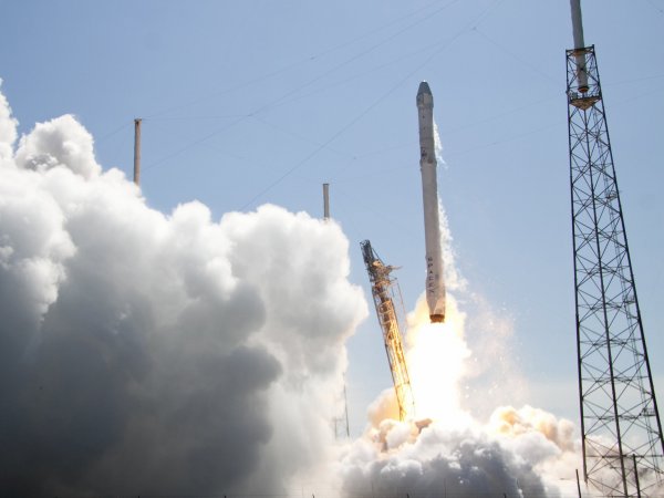 Falcon 9, посадка в океан прошла неудачно: фото и видео появились в Сети